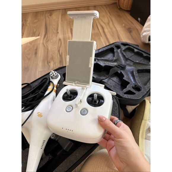 DJI Phantom 3 Professional Quadcopter with 4K Camera and 3-Axis Gimbal - White - Picture 3 of 16